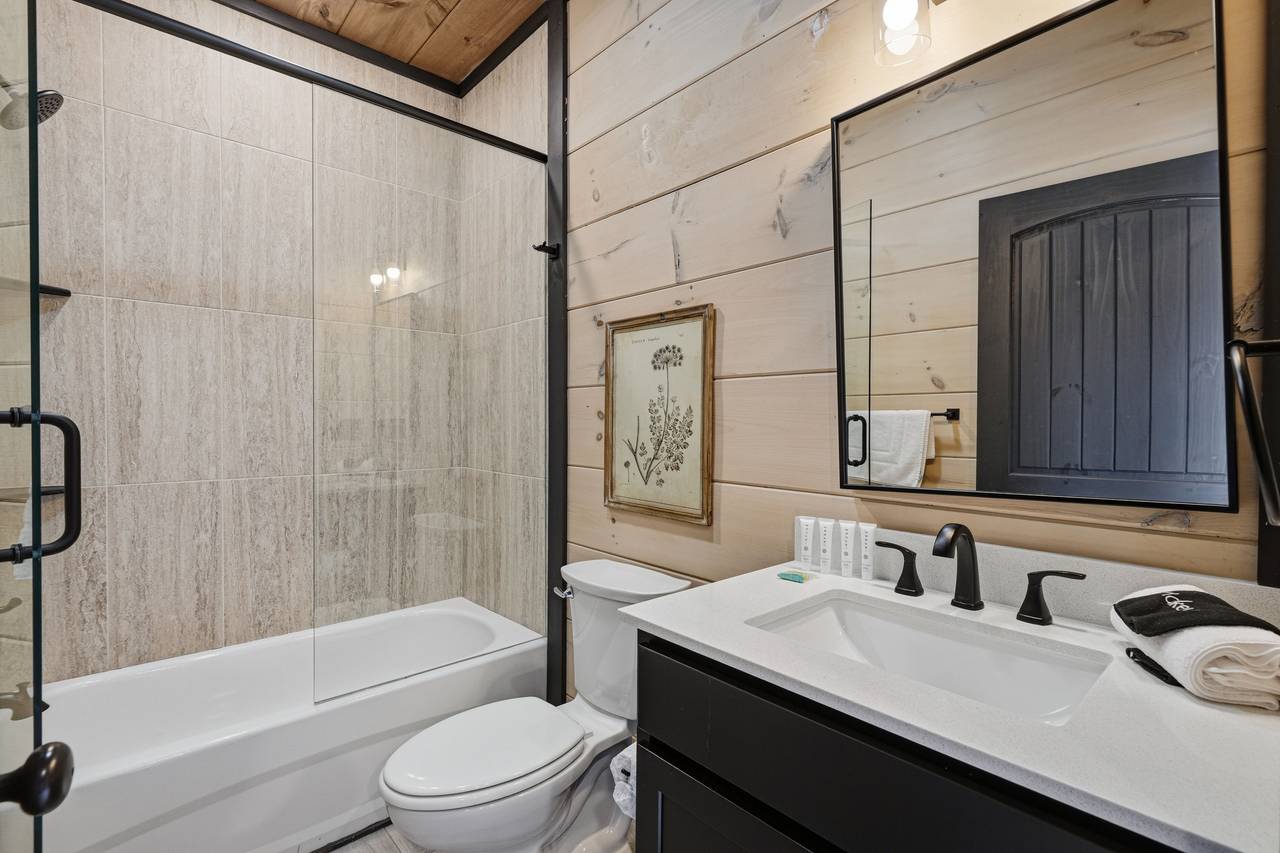 <span class="name">Full bath with tub and shower</span> <span class="name">Full bath with tub and shower</span>