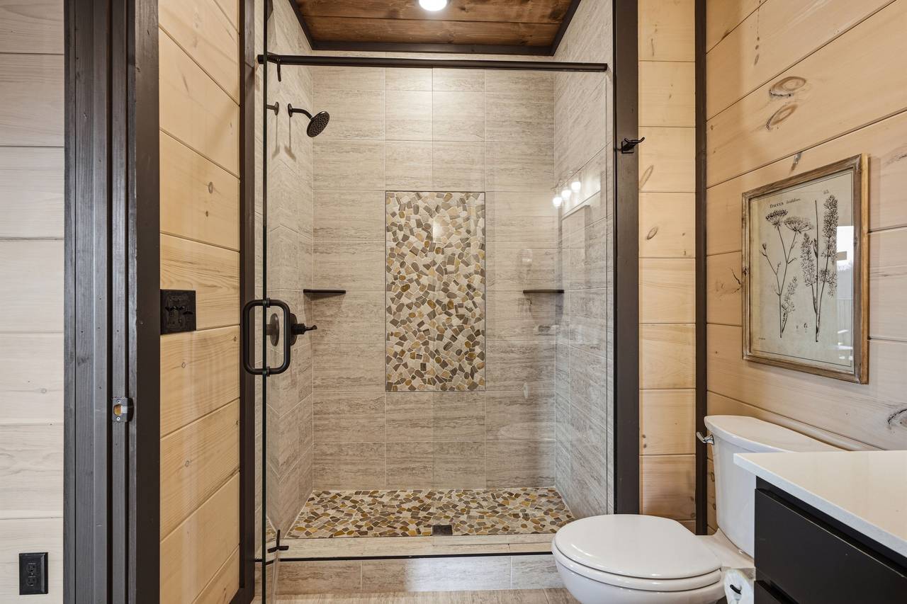 <span class="name">Full bathroom 1 with shower, modern fixturesk & hair dryer</span> <span class="name">Full bathroom 1 with shower, modern fixturesk & hair dryer</span>