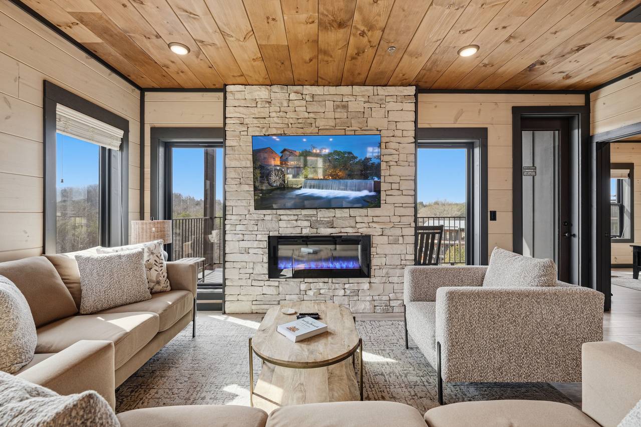 <span class="name">Electric fireplace & large Smart TV in main living room</span> <span class="name">Electric fireplace & large Smart TV in main living room</span>