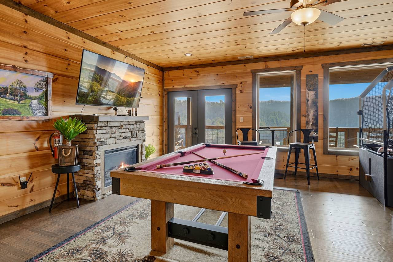 <span class="name">Game loft w/ pool table fun</span> <span class="name">Game loft w/ pool table fun</span>