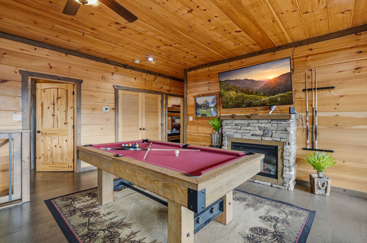 <span class="name">Game loft w/ pool table fun</span> <span class="name">Game loft w/ pool table fun</span>