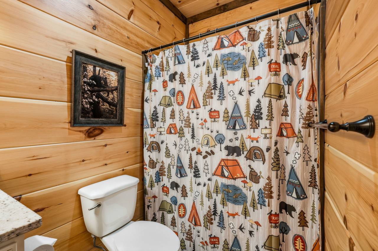 <span class="name">Upper-level ensuite full bathroom with shower/tub combo</span> <span class="name">Upper-level ensuite full bathroom with shower/tub combo</span>