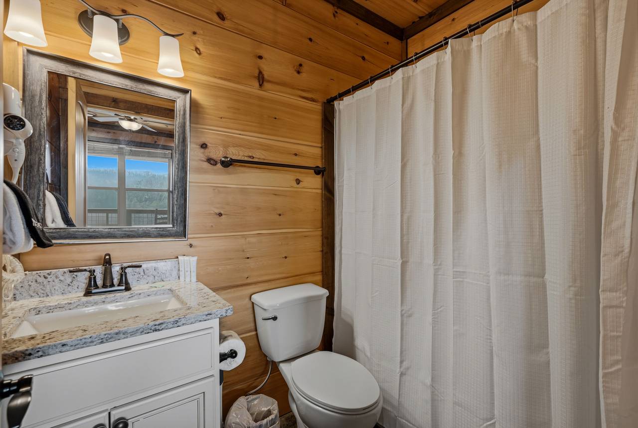 <span class="name">Upper-level ensuite full bathroom with shower/tub combo</span> <span class="name">Upper-level ensuite full bathroom with shower/tub combo</span>