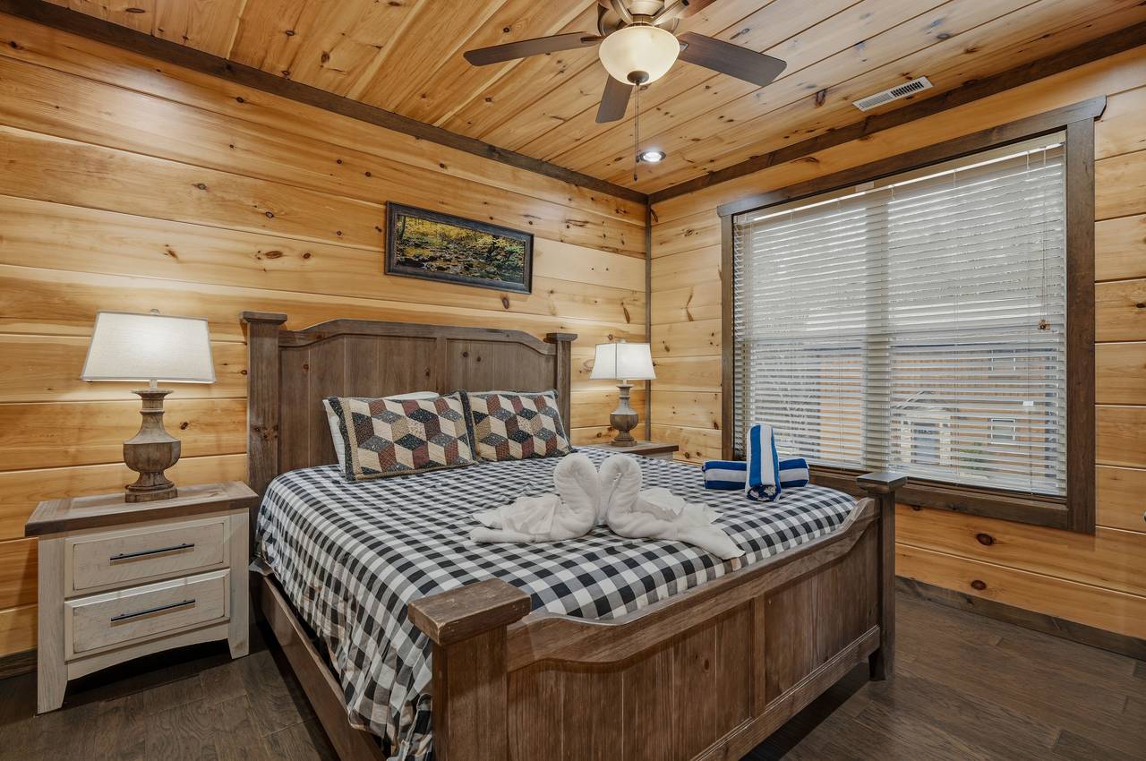 <span class="name">Upper level king bedroom retreat with TV & ensuite bath</span> <span class="name">Upper level king bedroom retreat with TV & ensuite bath</span>
