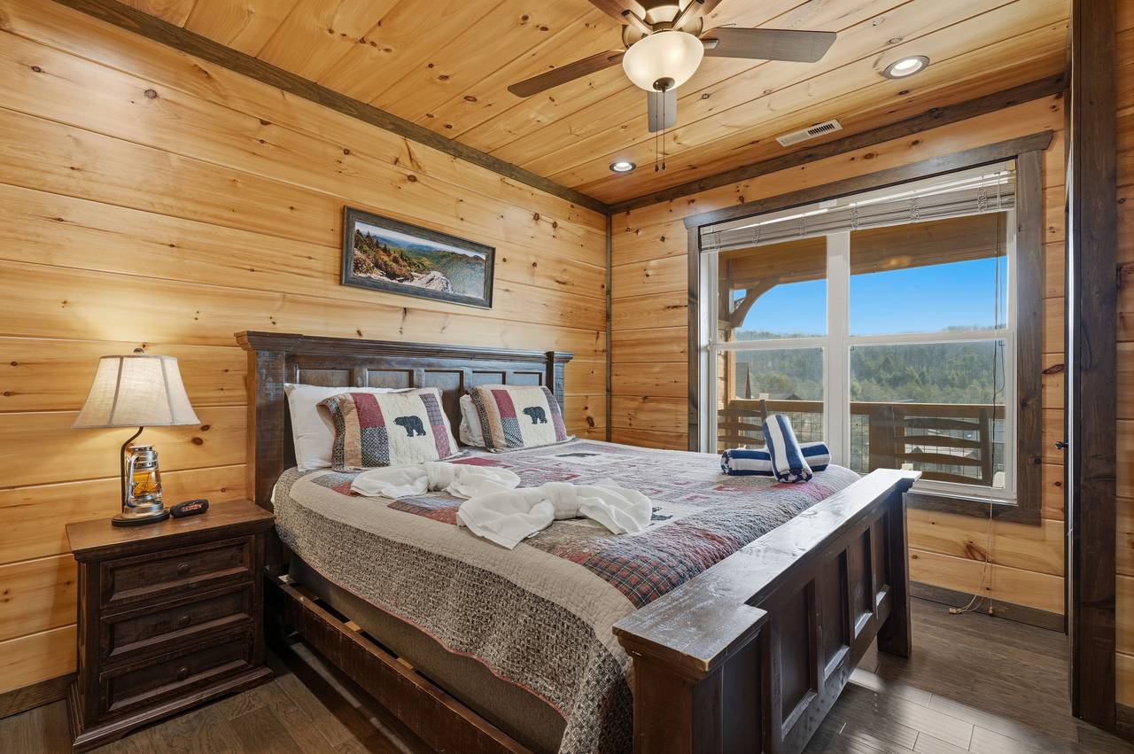<span class="name">Upper-level king bed with TV and ensuite full bathroom</span> <span class="name">Upper-level king bed with TV and ensuite full bathroom</span>