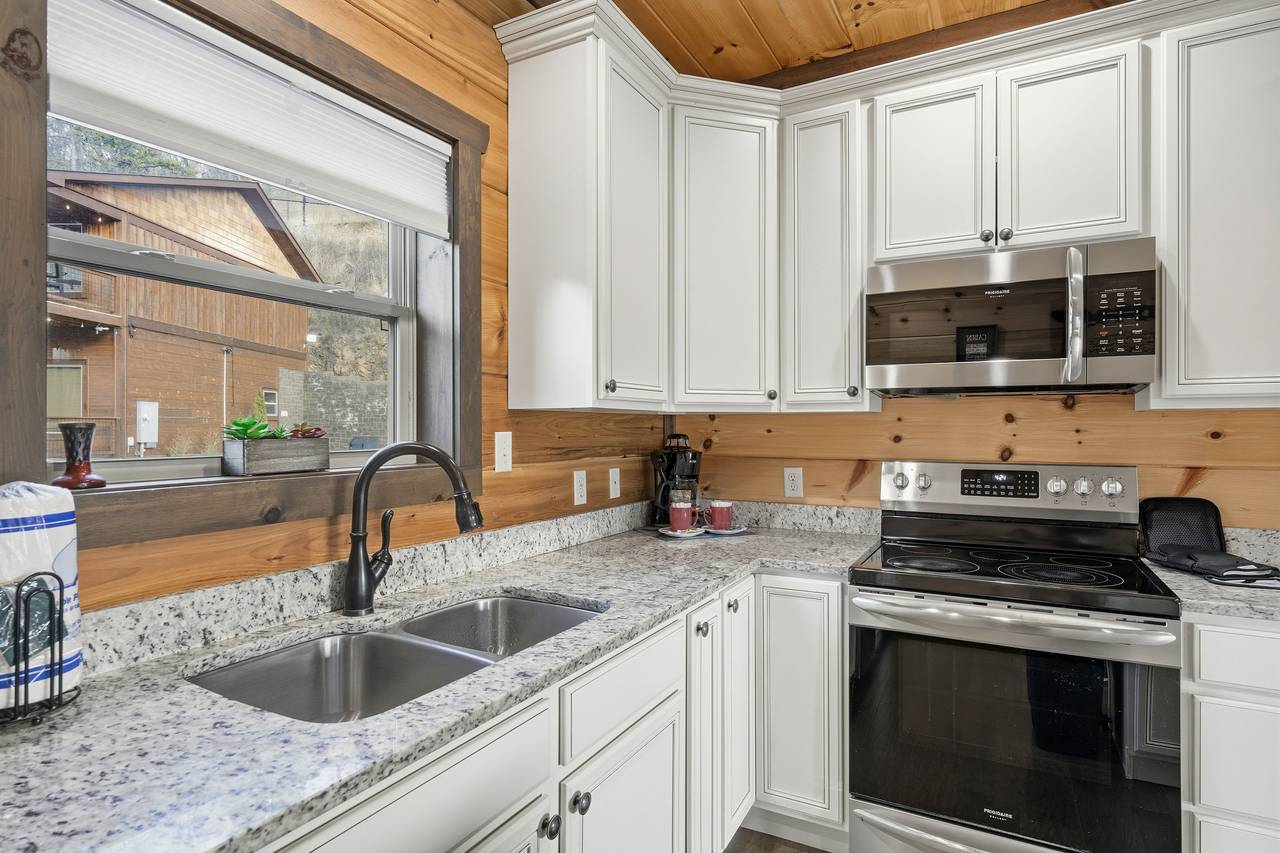 <span class="name">Fully stocked kitchen for family feasts & additional bar seating</span> <span class="name">Fully stocked kitchen for family feasts & additional bar seating</span>
