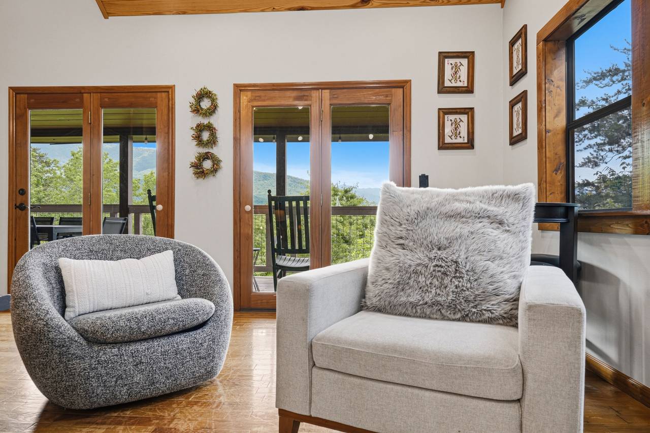Cozy living room with fireplace and Smart TV Cozy living room with fireplace and Smart TV