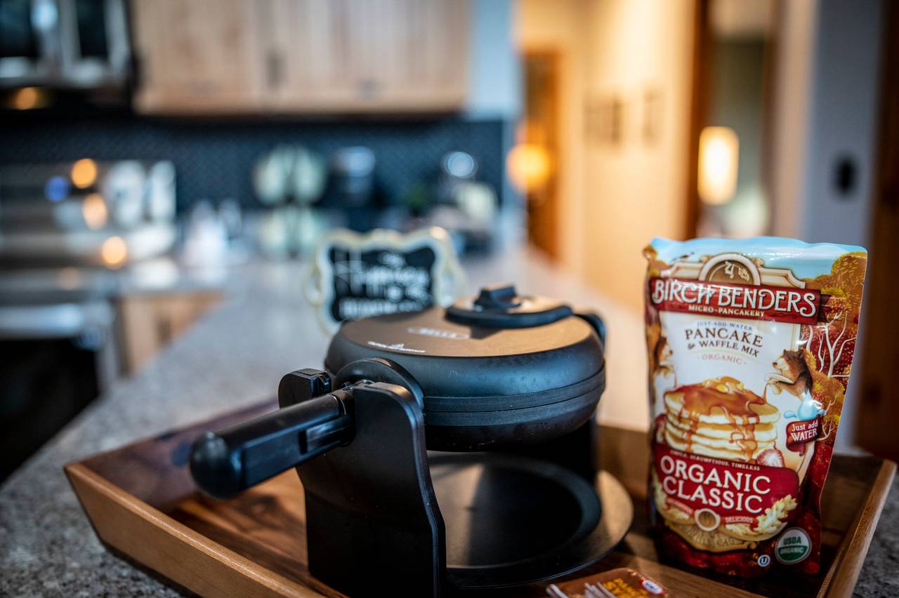 Easy-to-use pancake maker for a fun morning breakfast Easy-to-use pancake maker for a fun morning breakfast