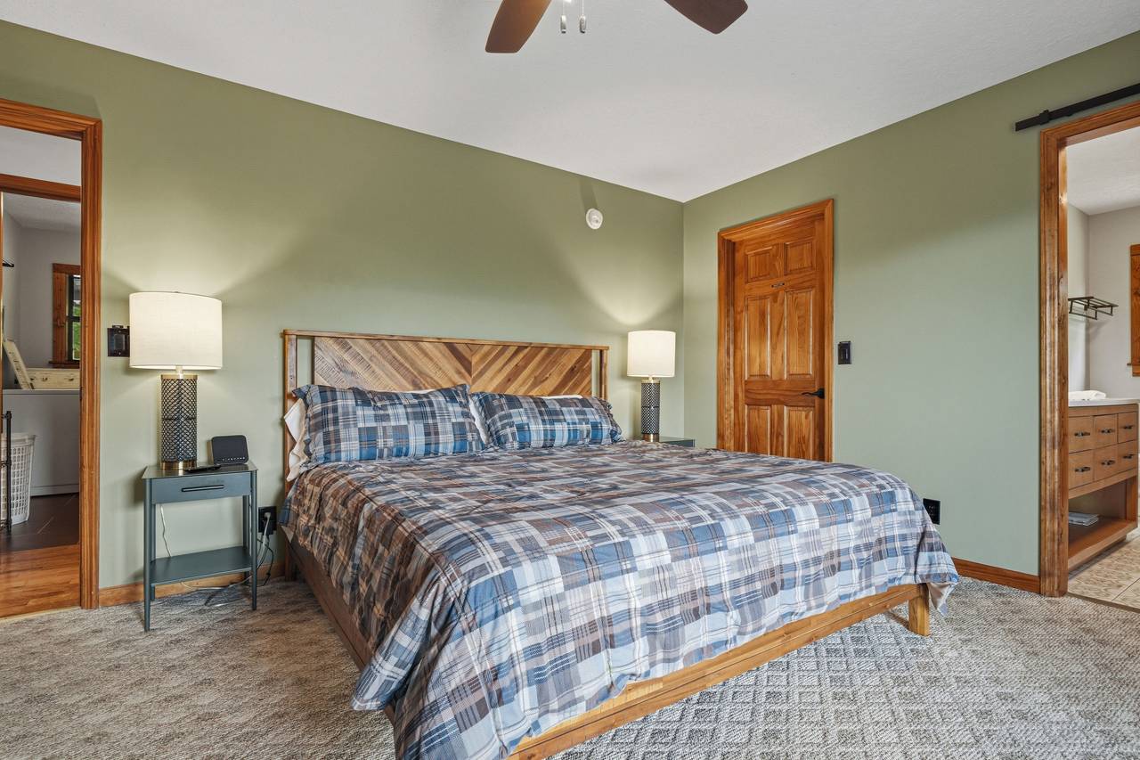 King suite with upgraded mattress and private comfort King suite with upgraded mattress and private comfort