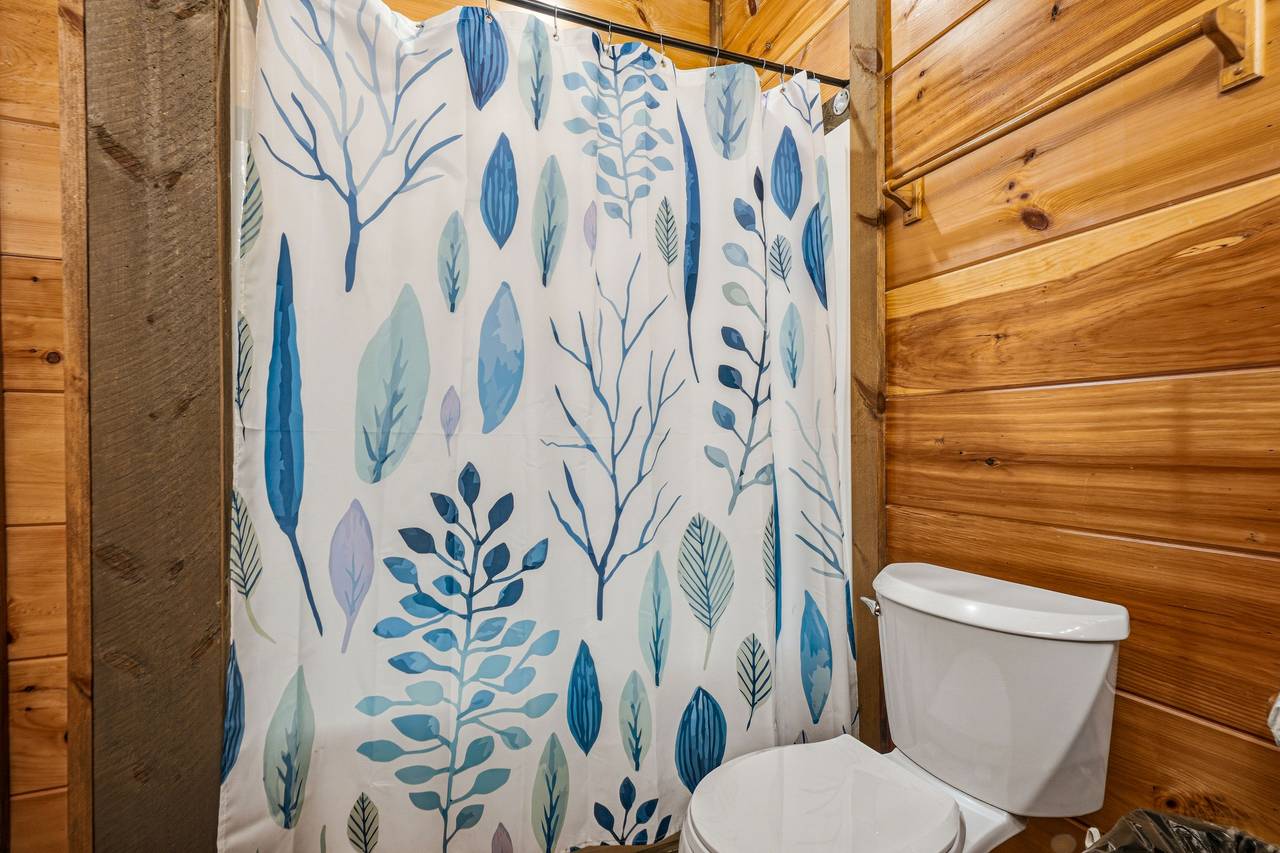 Ensuite full bathroom with tub/shower combo Ensuite full bathroom with tub/shower combo