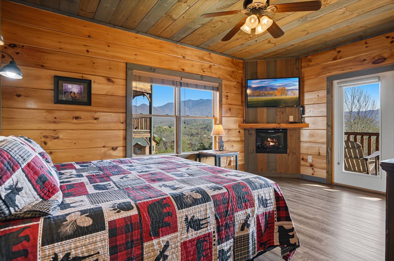 Entry-Level King bedroom with ensuite bath & Smart TV Entry-Level King bedroom with ensuite bath & Smart TV