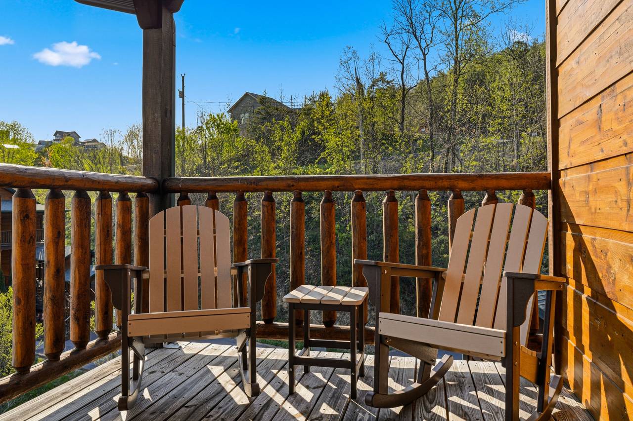 Multi-level decks with fresh furniture & scenic views Multi-level decks with fresh furniture & scenic views