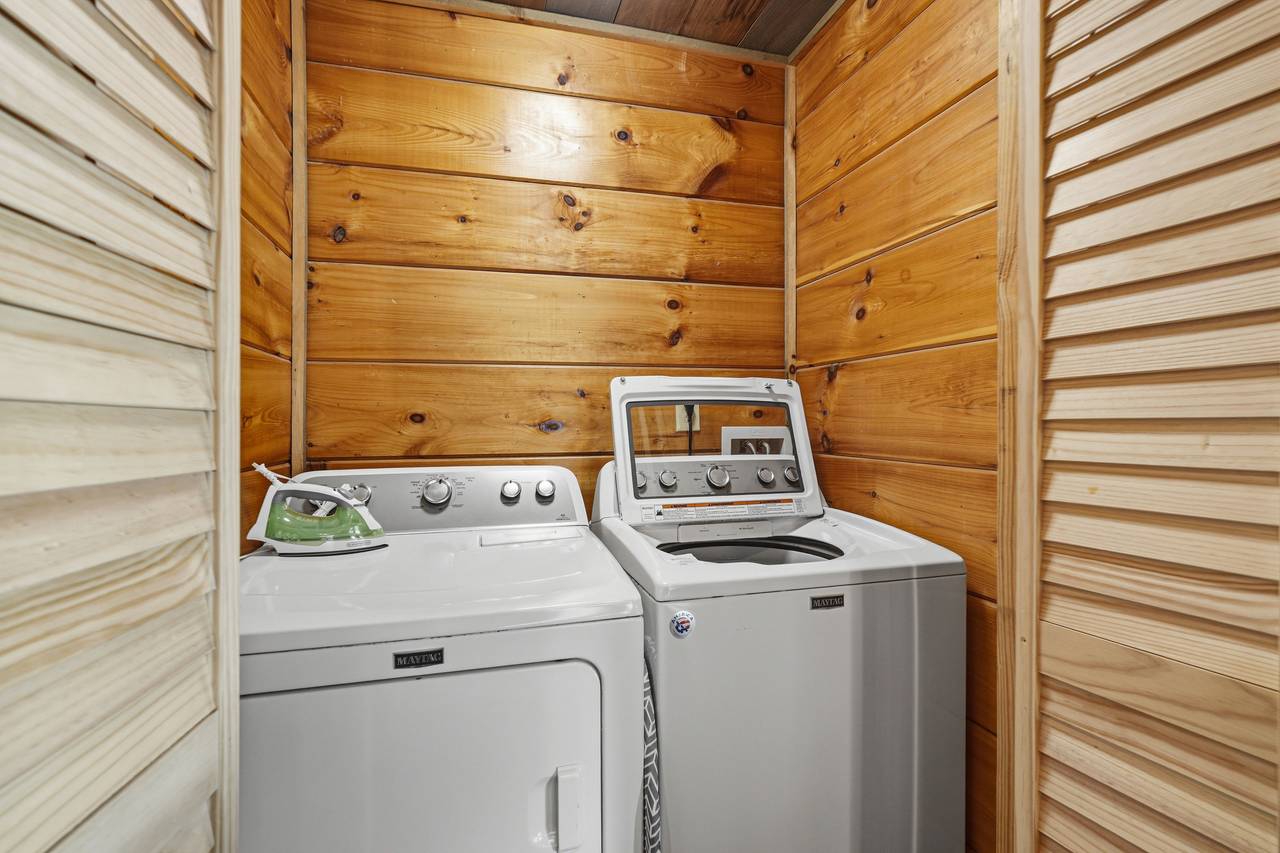 Full size washing machine and dryer - free to use Full size washing machine and dryer - free to use