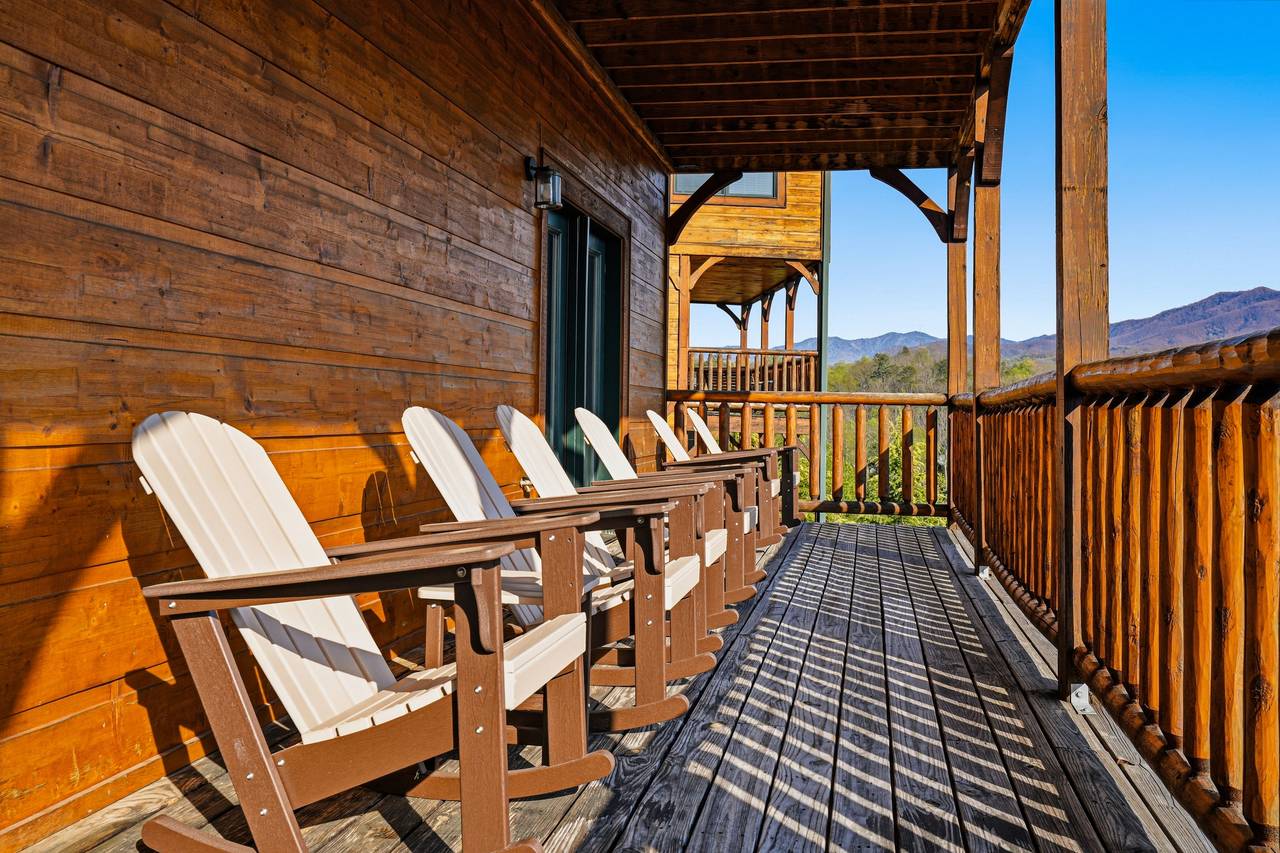 Multi-level decks with fresh furniture & scenic views Multi-level decks with fresh furniture & scenic views