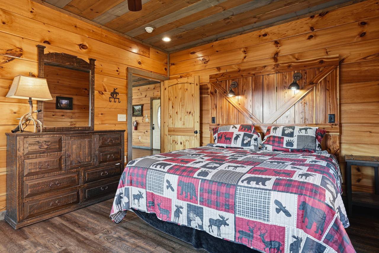 Entry-Level King bedroom with ensuite bath & Smart TV Entry-Level King bedroom with ensuite bath & Smart TV