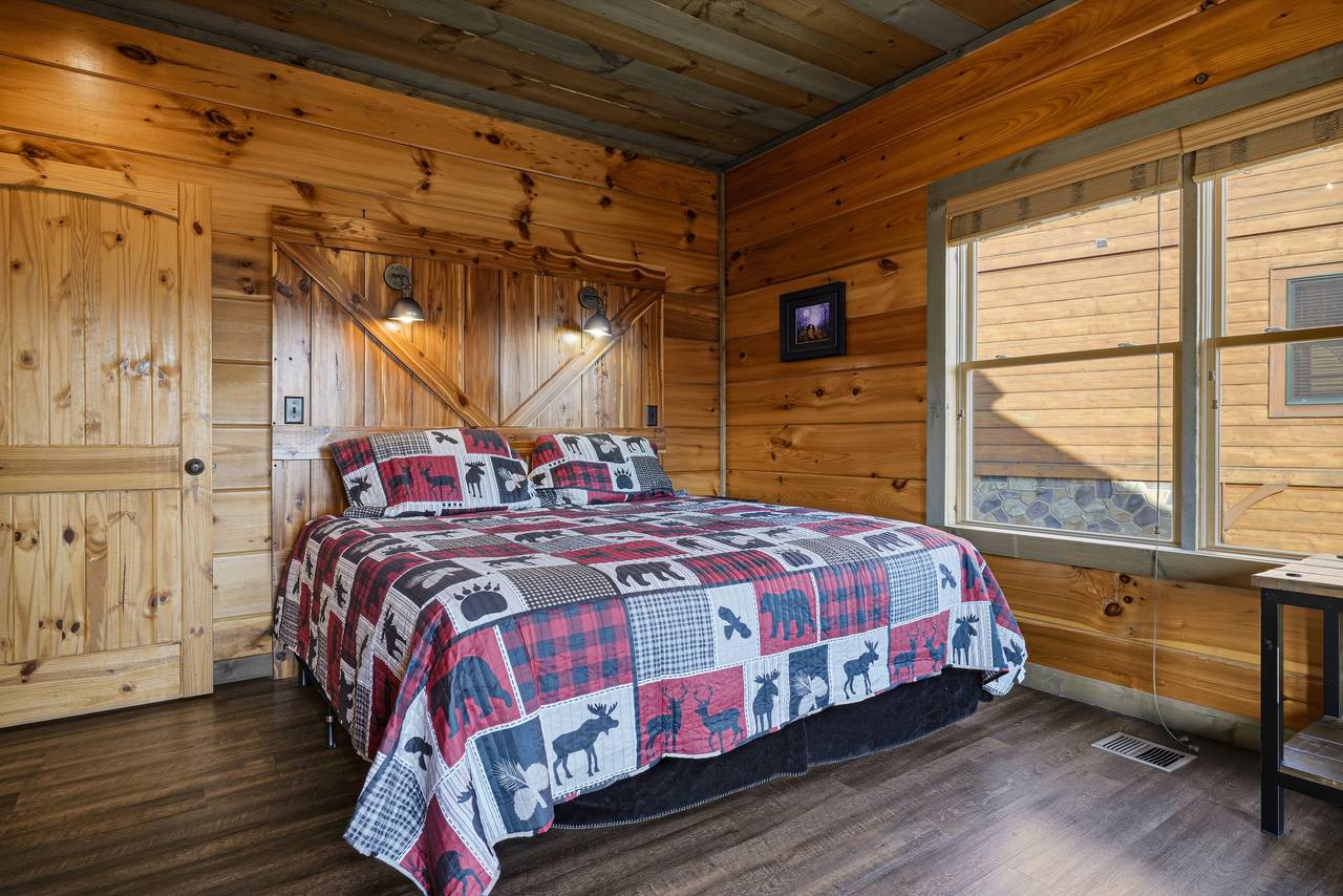 Entry-Level King bedroom with ensuite bath & Smart TV Entry-Level King bedroom with ensuite bath & Smart TV