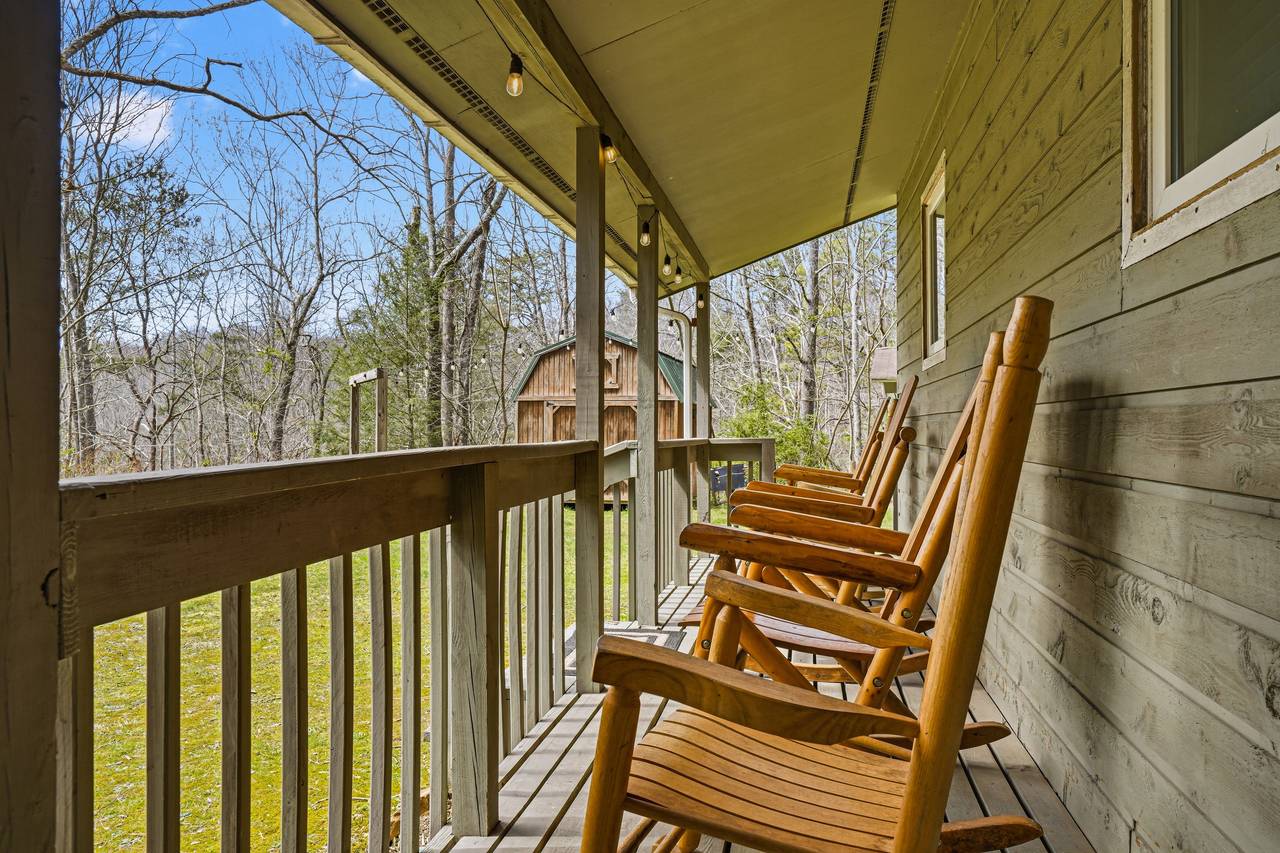 Peaceful wooded setting just minutes from Gatlinburg Peaceful wooded setting just minutes from Gatlinburg