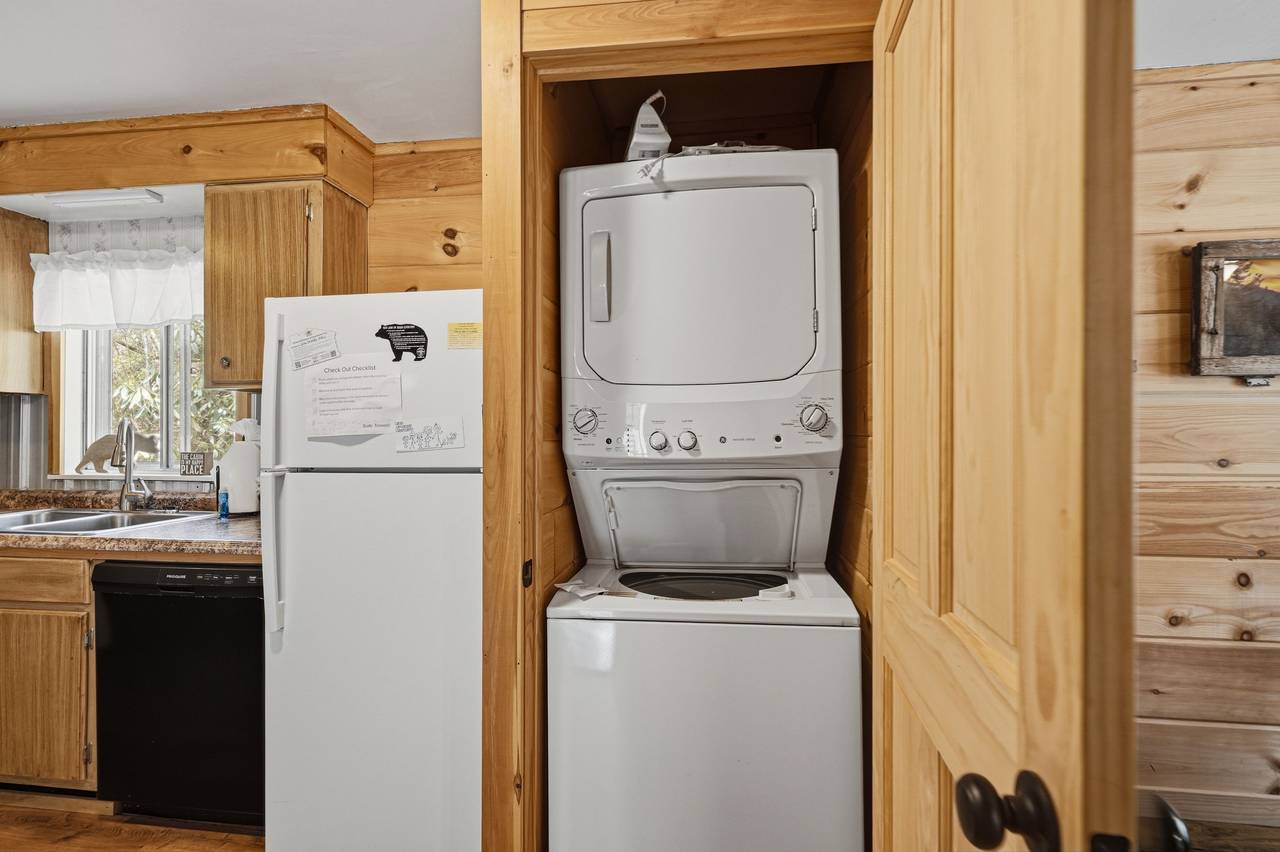 Stackable washer and dryer Stackable washer and dryer