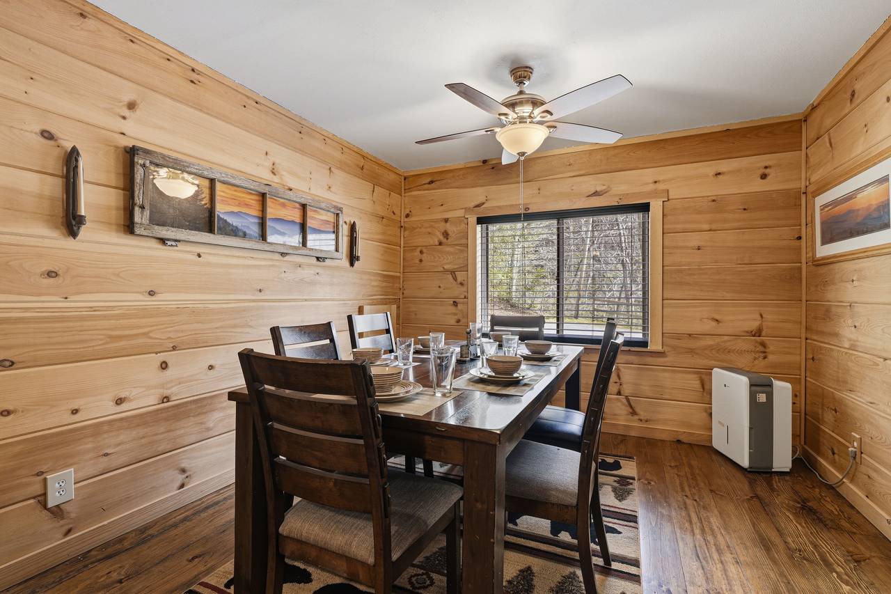 Dining space for family meals & gatherings Dining space for family meals & gatherings