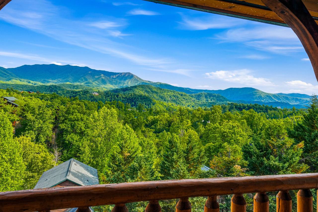 Stunning Smoky Mountain Views From Every Level Stunning Smoky Mountain Views From Every Level