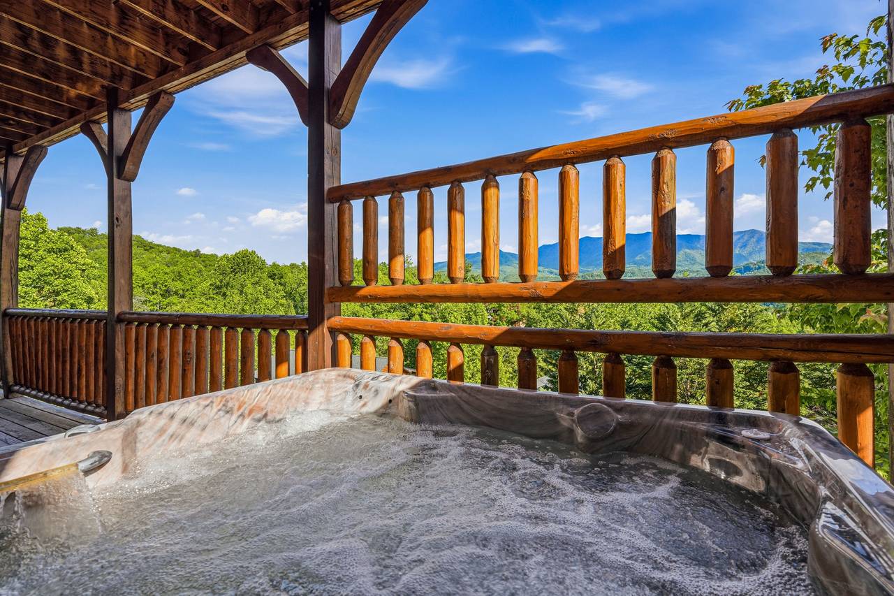 Outdoor Hot Tub With TV & Mountain Views Outdoor Hot Tub With TV & Mountain Views