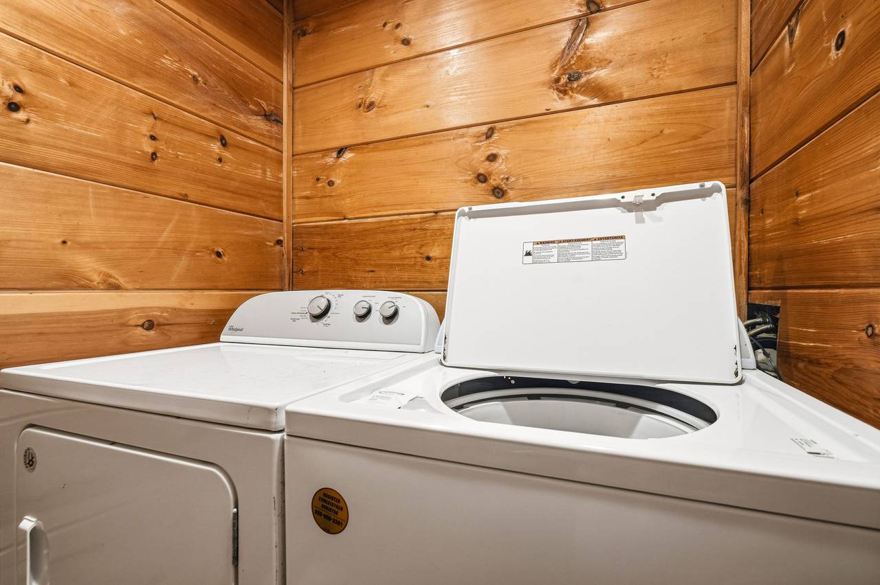 Full Size Washer & Dryer - Free to Use Full Size Washer & Dryer - Free to Use