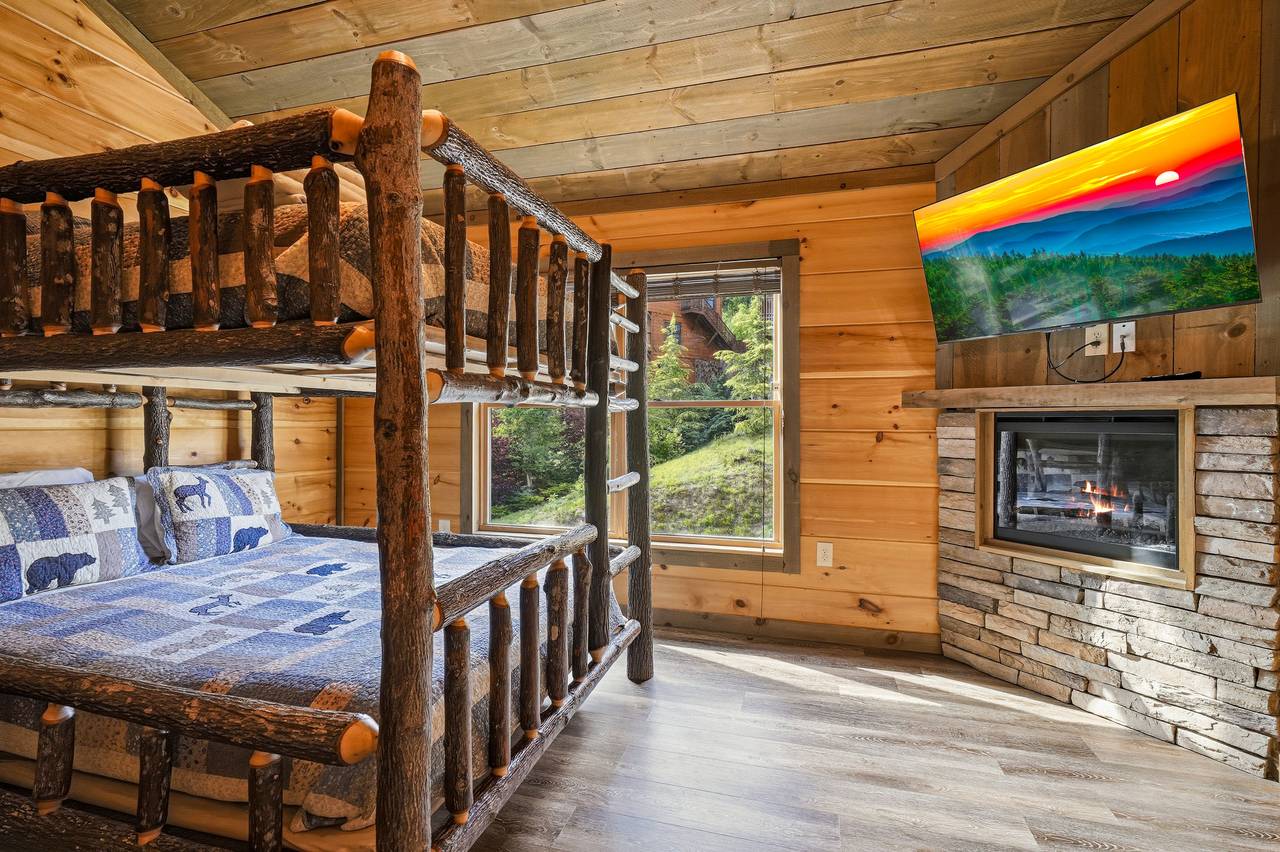 Queen-Over-Queen Hickory Bunk with Ensuite, TV, & Fireplace Queen-Over-Queen Hickory Bunk with Ensuite, TV, & Fireplace