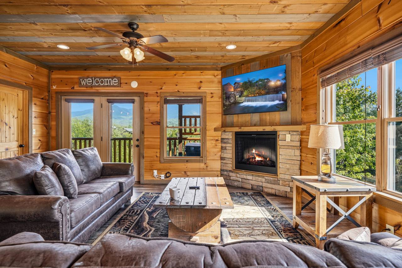 Plush Seating & Large Flat-Screen TV Plush Seating & Large Flat-Screen TV
