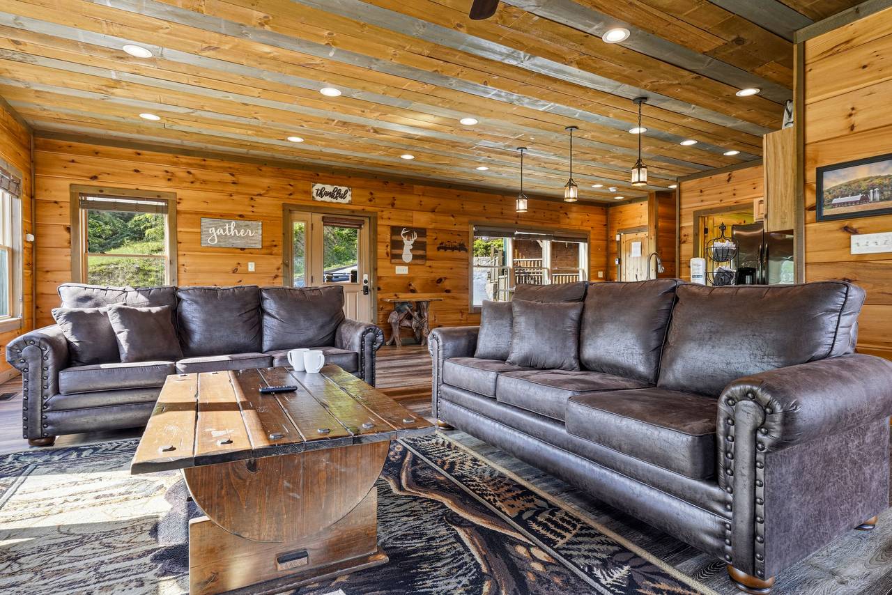 Plush Seating & Large Flat-Screen TV Plush Seating & Large Flat-Screen TV