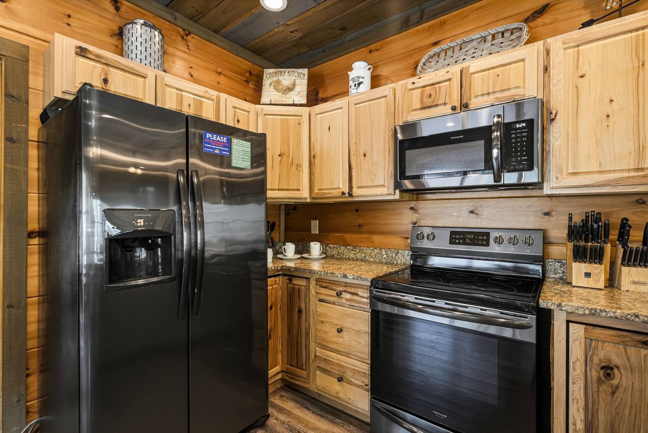 Fully Equipped Kitchen With Modern Finishes Fully Equipped Kitchen With Modern Finishes