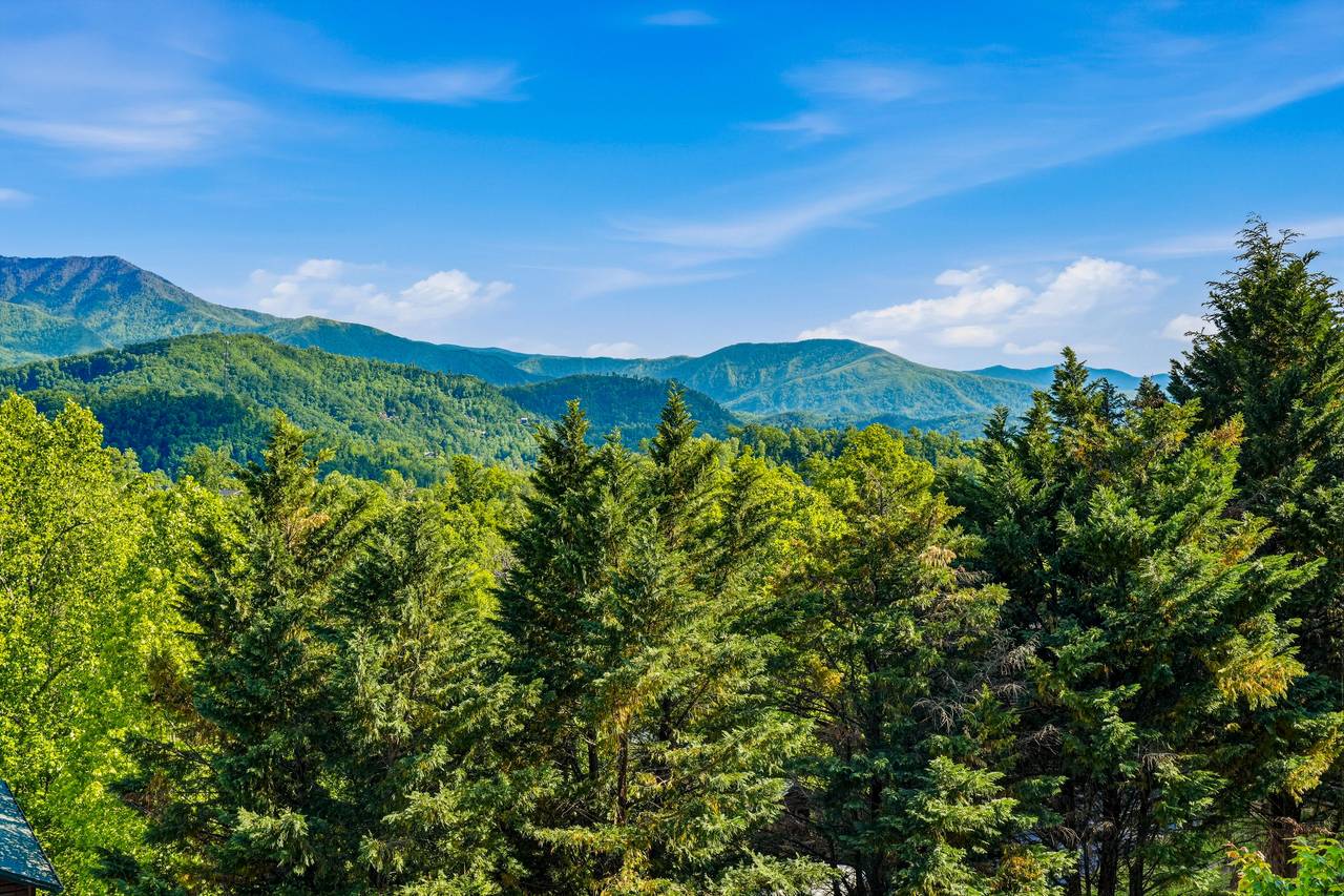 Stunning Smoky Mountain Views From Every Level Stunning Smoky Mountain Views From Every Level
