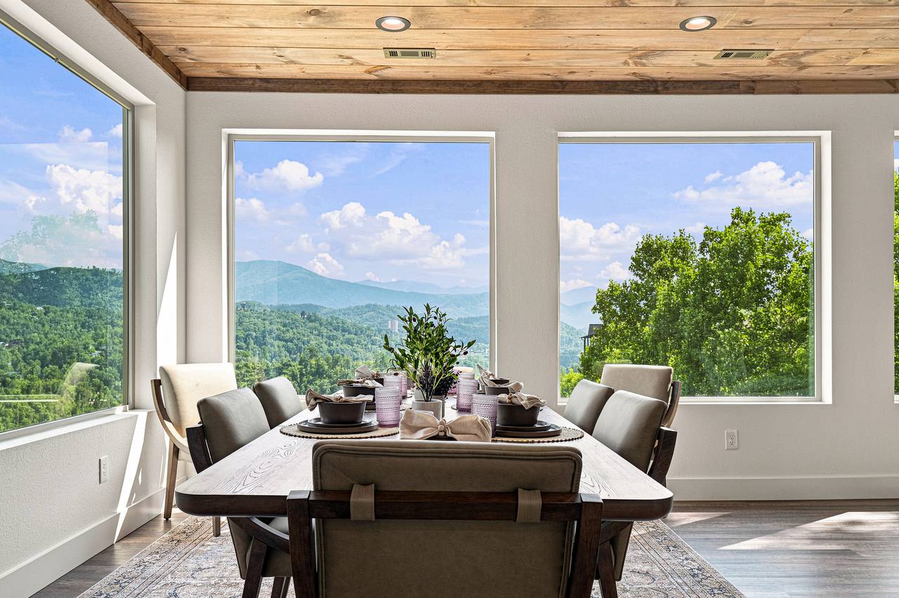 Dining area with beautiful Smoky Mountain Views Dining area with beautiful Smoky Mountain Views
