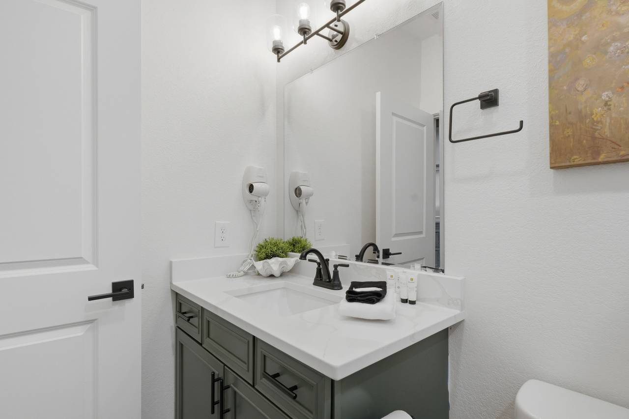 Entry King ensuite bathroom with spacious standing shower Entry King ensuite bathroom with spacious standing shower