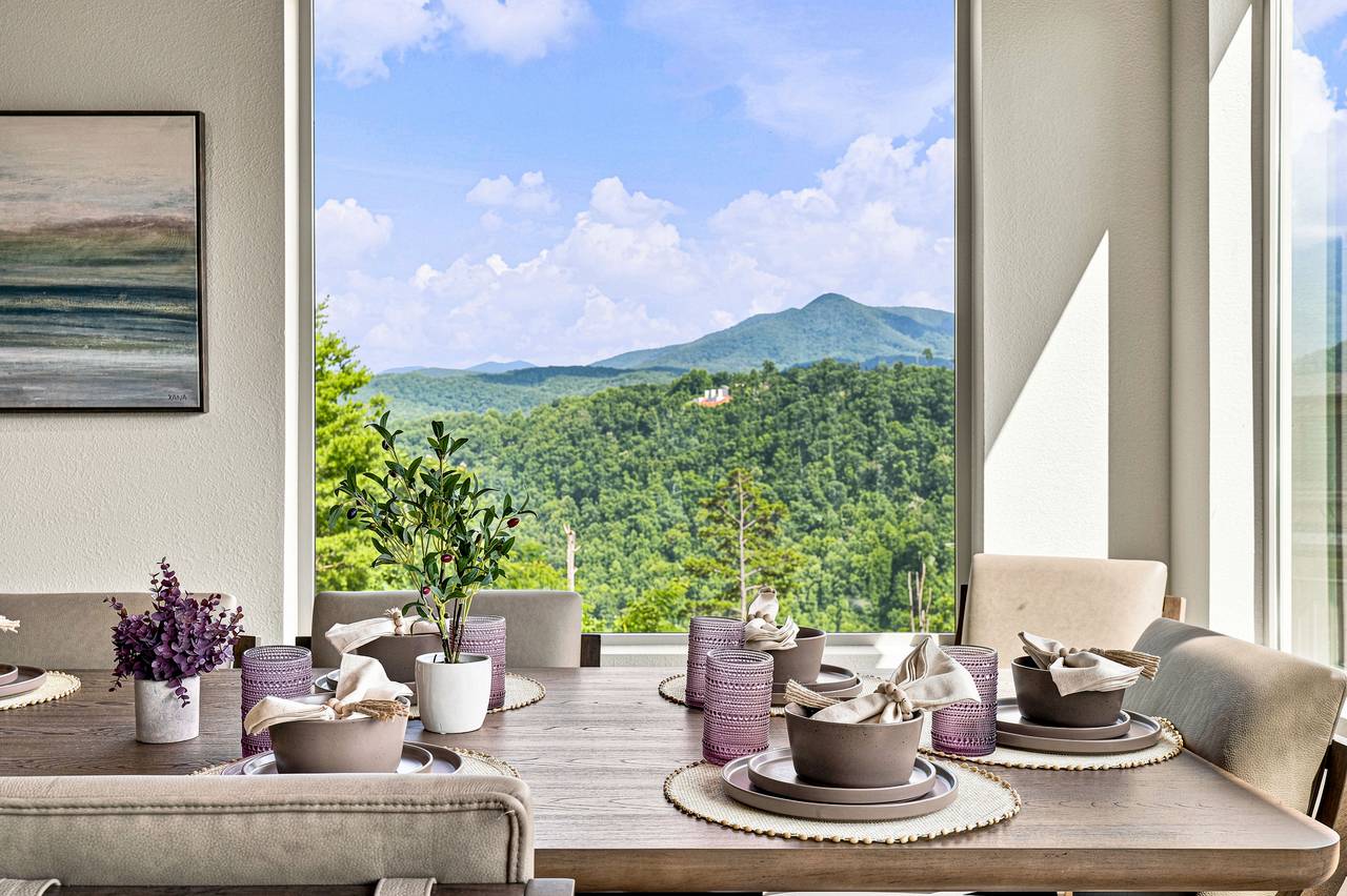 Dining area with beautiful Smoky Mountain Views Dining area with beautiful Smoky Mountain Views