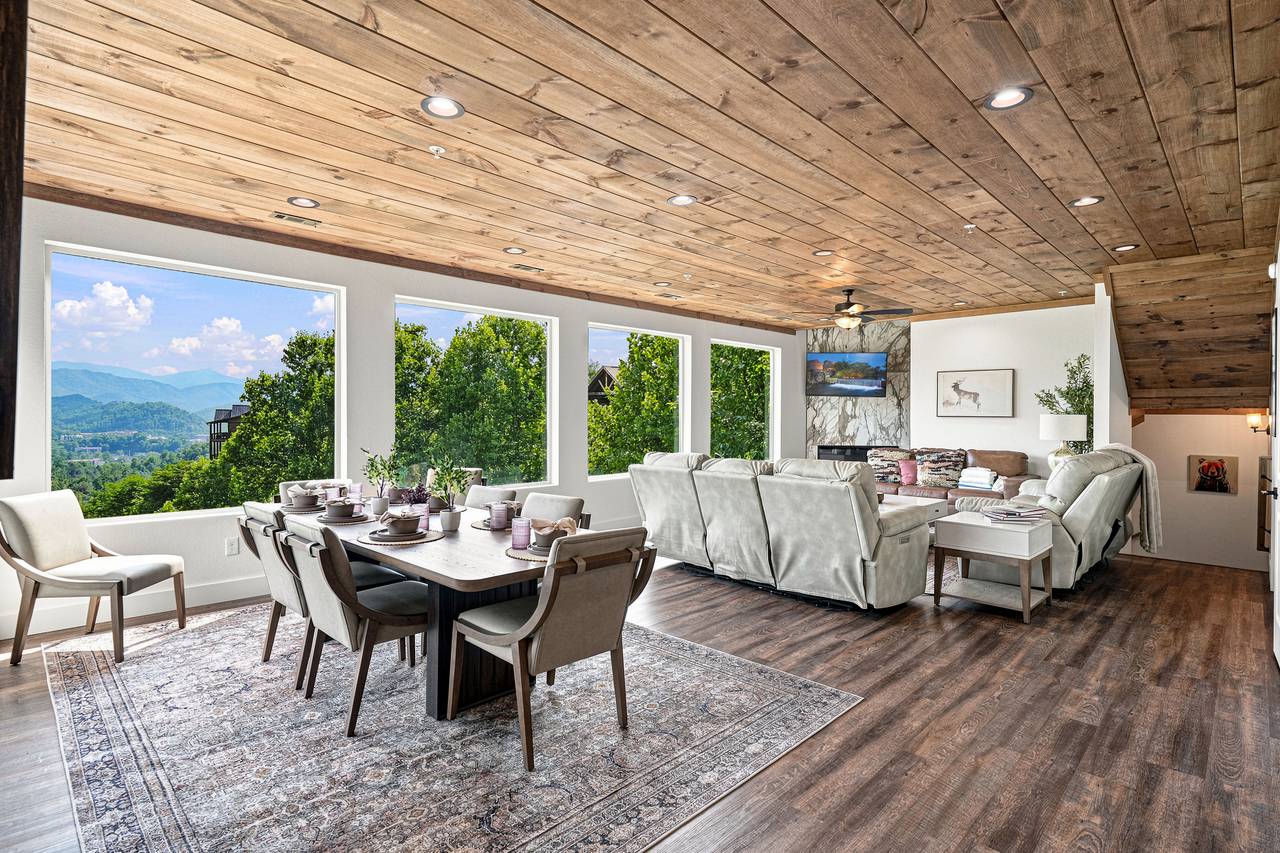 Dining area with beautiful Smoky Mountain Views Dining area with beautiful Smoky Mountain Views