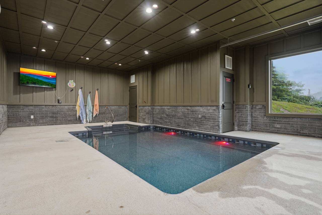 Enjoy private swimming without ever leaving the cabin Enjoy private swimming without ever leaving the cabin