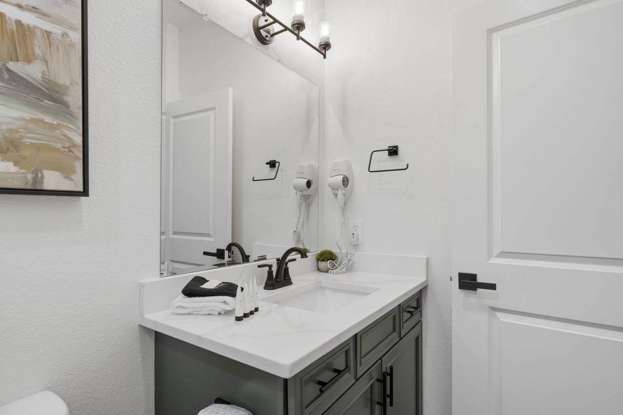 Upper King ensuite with private standing shower Upper King ensuite with private standing shower