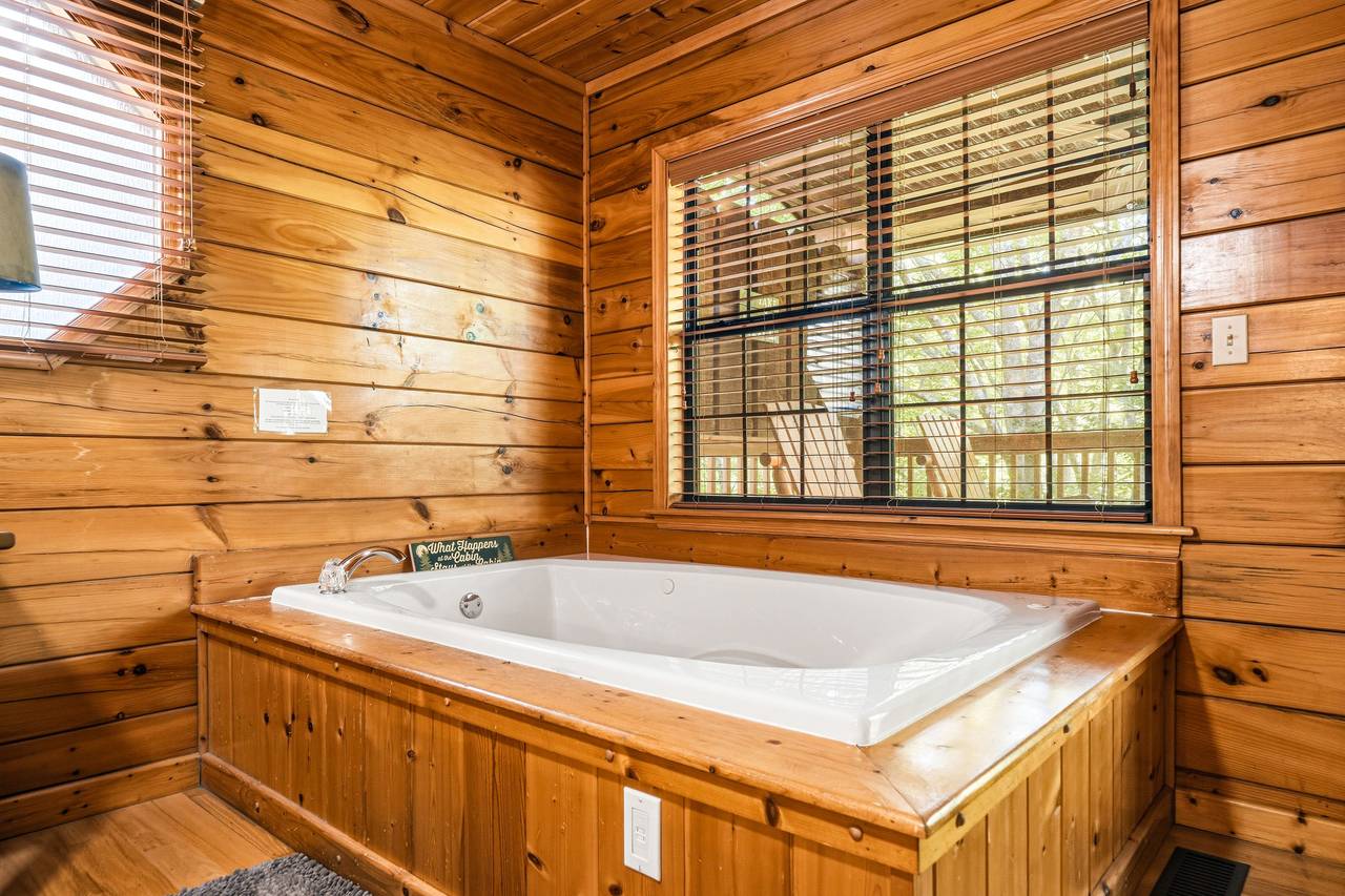 Relax In The King Suite With Private Jacuzzi Relax In The King Suite With Private Jacuzzi
