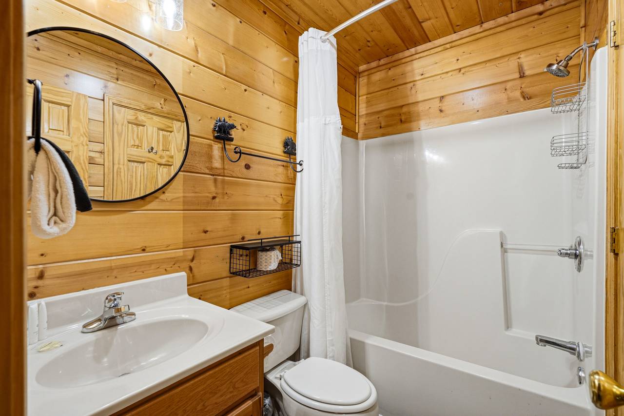 Lower level ensuite full bath with tub and shower combo Lower level ensuite full bath with tub and shower combo