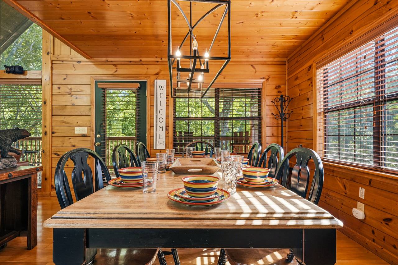 Dining Area & Bar Seating For Family Meals Dining Area & Bar Seating For Family Meals