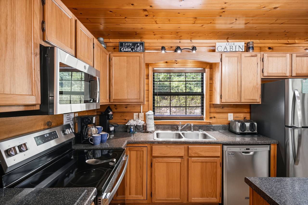 Spacious Kitchen With Everything Needed To Cook Spacious Kitchen With Everything Needed To Cook
