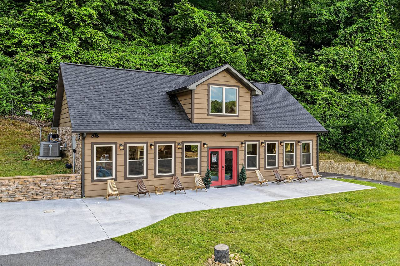 Spacious pool house designed for year-round enjoyment Spacious pool house designed for year-round enjoyment