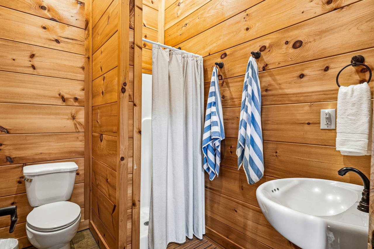 Full bathroom located in the pool house Full bathroom located in the pool house