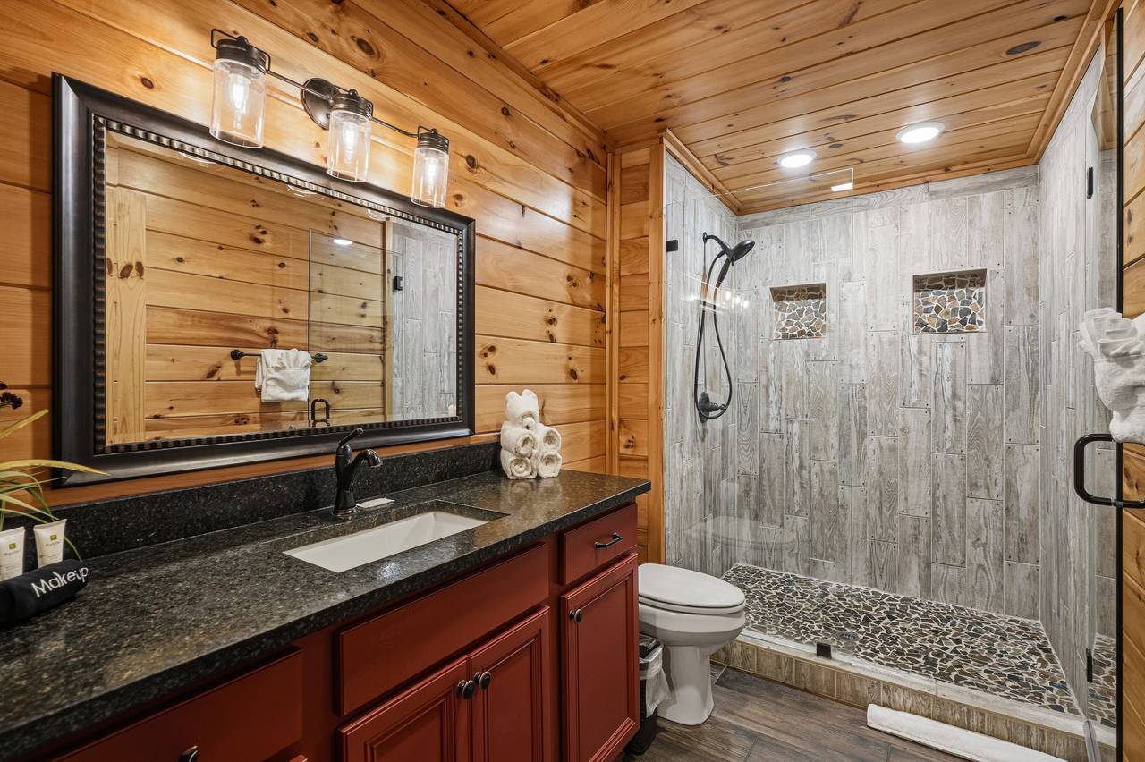 Ensuite full bathroom with standing shower Ensuite full bathroom with standing shower