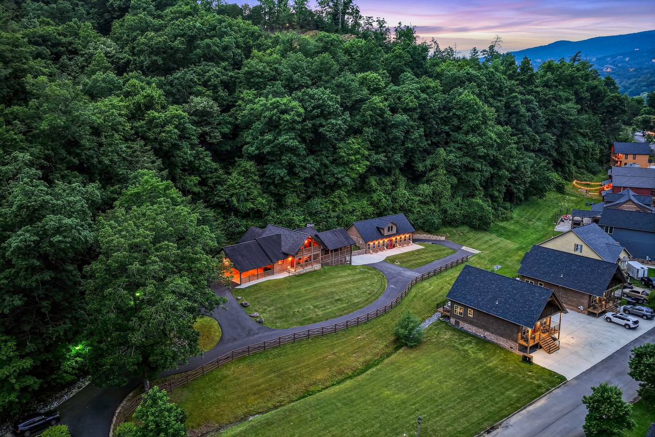 Welcome to Walden's Creek Lodge & Pool, Offered by Bear Tracts Welcome to Walden's Creek Lodge & Pool, Offered by Bear Tracts