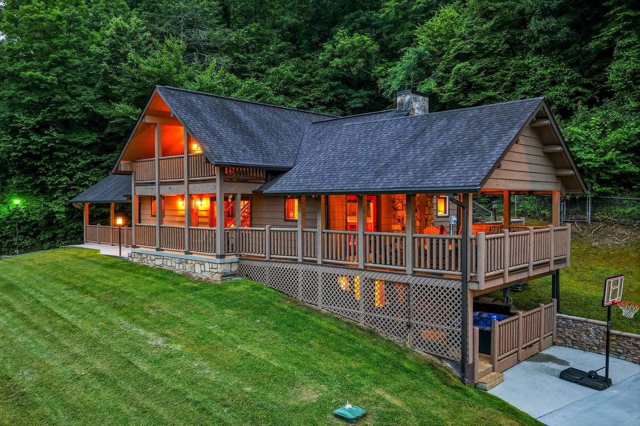 Welcome to Walden's Creek Lodge & Pool, Offered by Bear Tracts Welcome to Walden's Creek Lodge & Pool, Offered by Bear Tracts