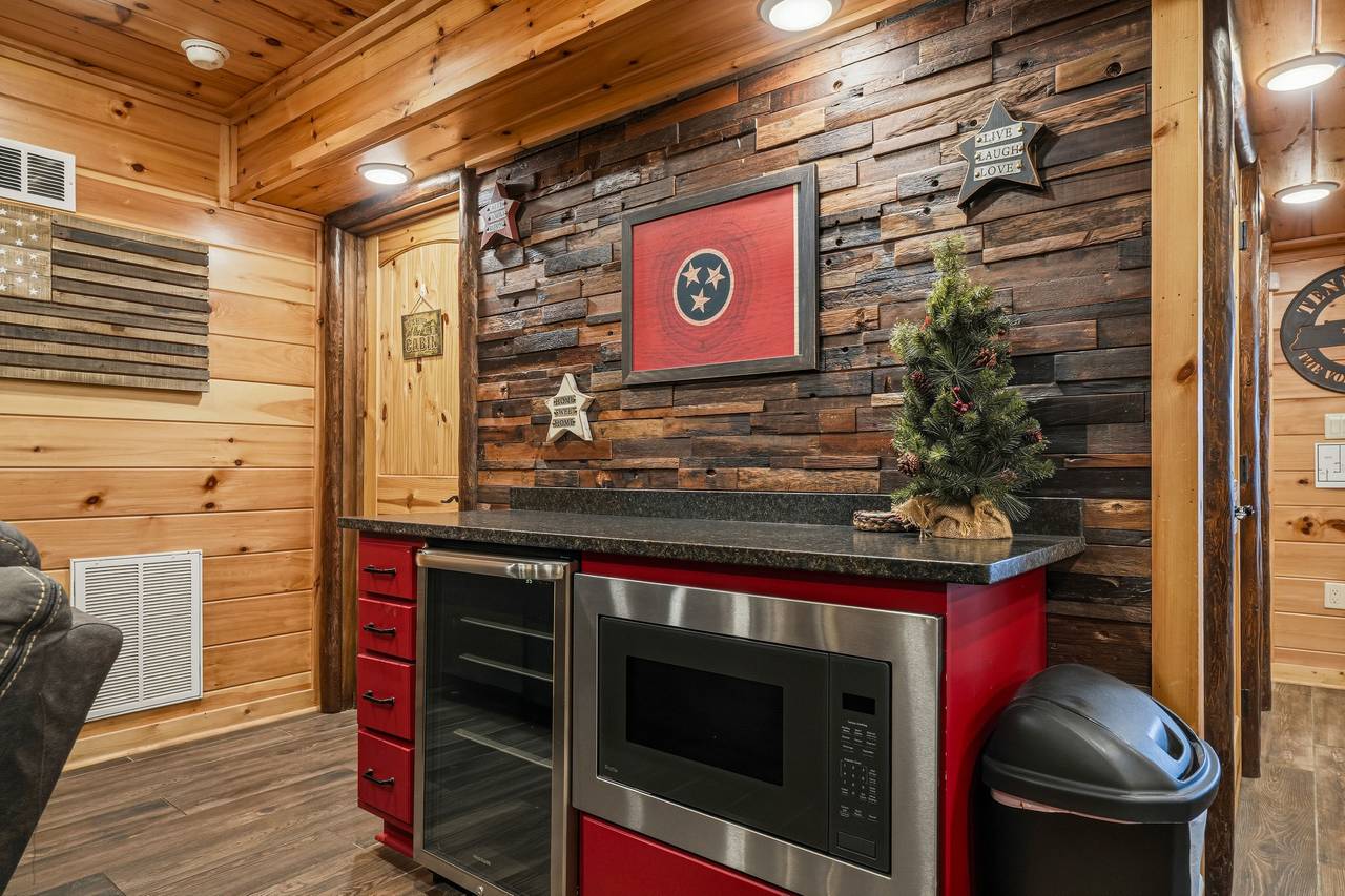Convenient kitchenette for snacks and drinks Convenient kitchenette for snacks and drinks