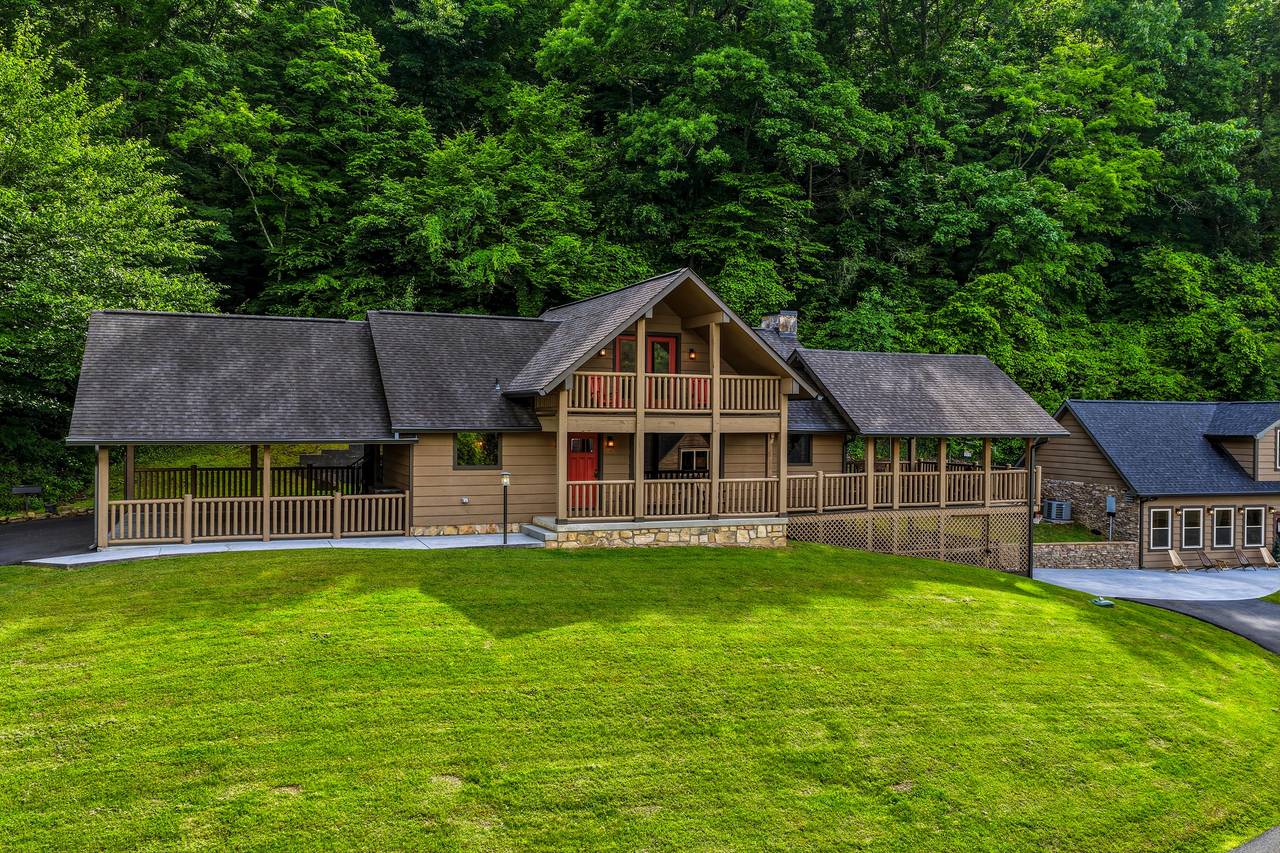 Welcome to Walden's Creek Lodge & Pool, Offered by Bear Tracts Welcome to Walden's Creek Lodge & Pool, Offered by Bear Tracts