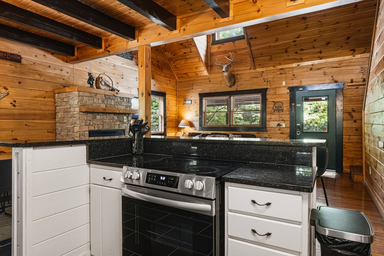 Fully equipped kitchen for meals and snacks at the cabin Fully equipped kitchen for meals and snacks at the cabin