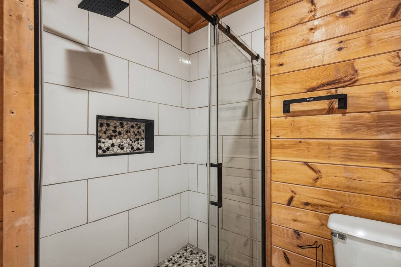 Upper-level ensuite bath with walk-in shower Upper-level ensuite bath with walk-in shower